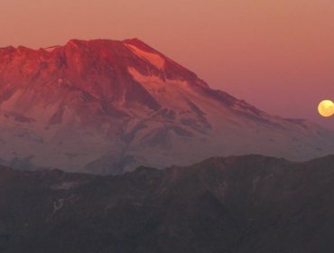 Sernageomin monitorea volcán Descabezado Grande tras sismo de esta madrugada