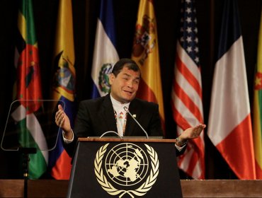 Presidente de Ecuador invita a Brad Pitt a ver la contaminación en Amazonía