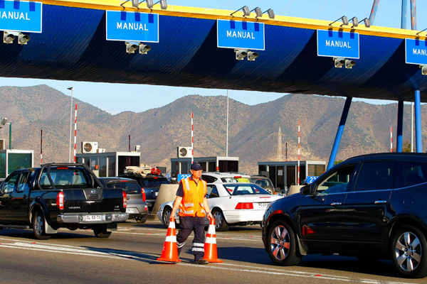 215.000 vehículos regresarán este domingo a la capital tras fin de semana largo