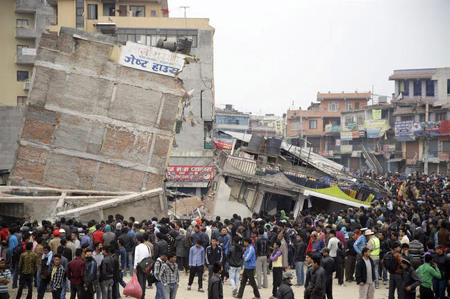 El número de muertos por el terremoto que devastó Nepal se eleva a 7.040