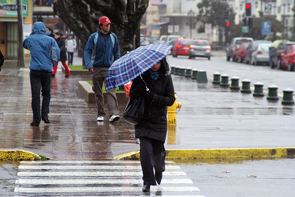 Autoridades de Los Lagos monitorean intensidad de lluvia en la región