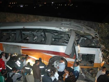 Al menos 18 muertos al precipitarse un autobús por un barranco en Afganistán