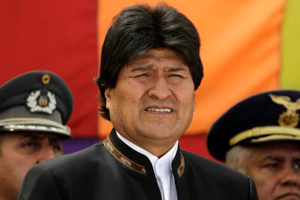 Evo Morales encabeza acto de izamiento de bandera de reivindicación marítima