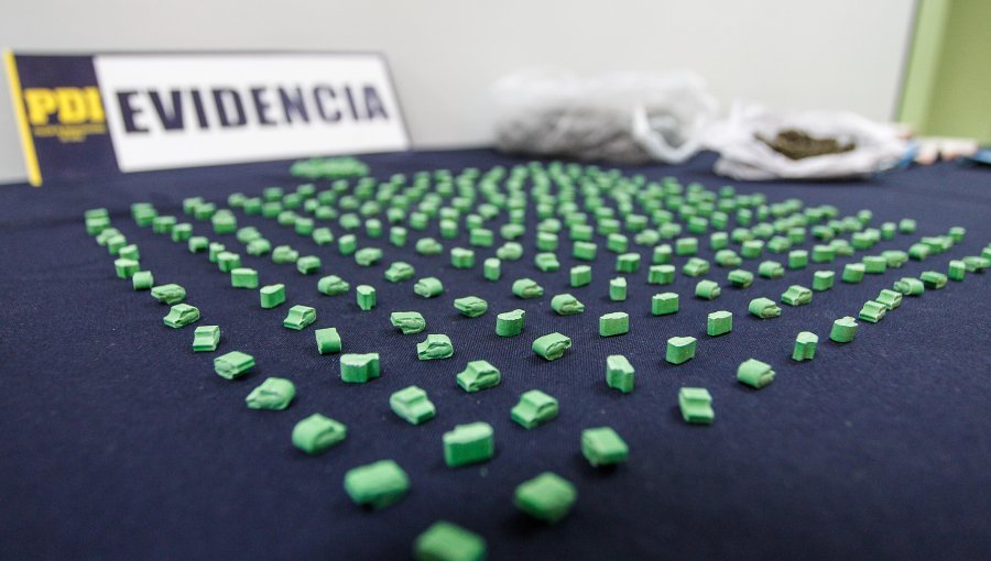 Policía decomisa casi 300 dosis de droga sintética proveniente de Argentina