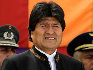 Evo Morales encabeza acto de izamiento de bandera de reivindicación marítima