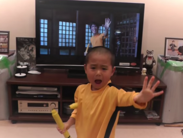 Video: Niño de 5 se vuelve viral por realizar perfecta imitación de Bruce Lee