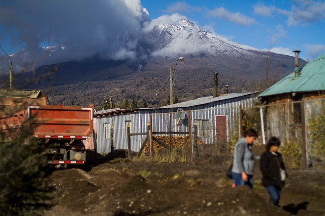 Sernageomin mantiene Alerta Roja y espera nuevos pulsos eruptivos en el volcán Calbuco