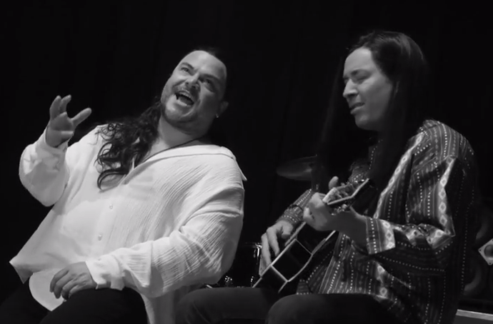 Video: Mira la cómica parodia de Jimmy Fallon y Jack Black a éxito noventero