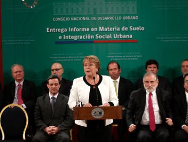 Presidenta repudió a especuladores que se enriquecen con cambio de uso de suelo