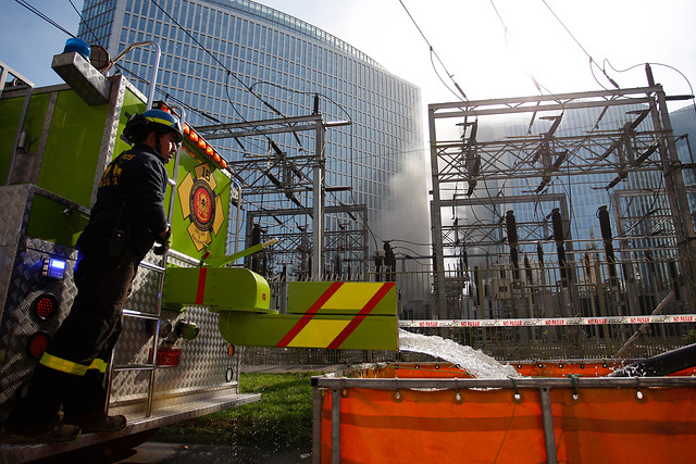 Con equipos electrógenos enfrentan apagones de semáforos por incendio