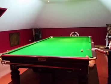 Video: Menor de 3 años sorprende con increíbles jugadas de pool