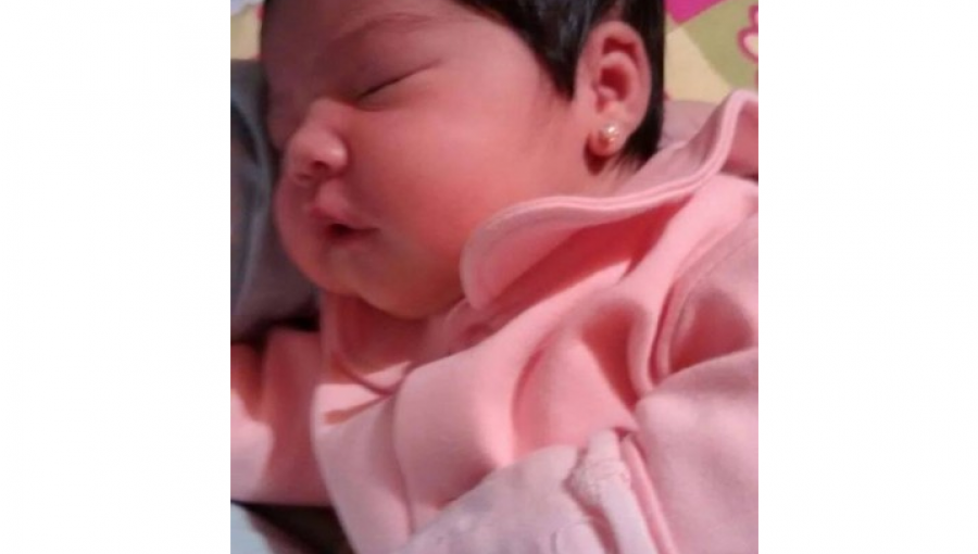 Pareja de ex chicos Yingo presentan a su hija recién nacida