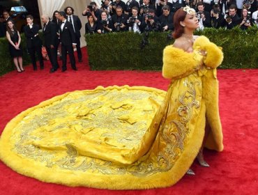 Rihanna sufrió un accidente en su vestuario transparente y mostró más de la cuenta