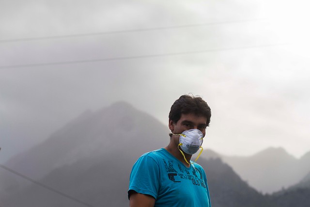 Ceniza volcánica preocupa a vecinos de sectores precordilleranos de Lago Ranco