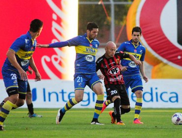 Nicolás Peñailillo cobra fuerza para ser el lateral izquierdo de la U