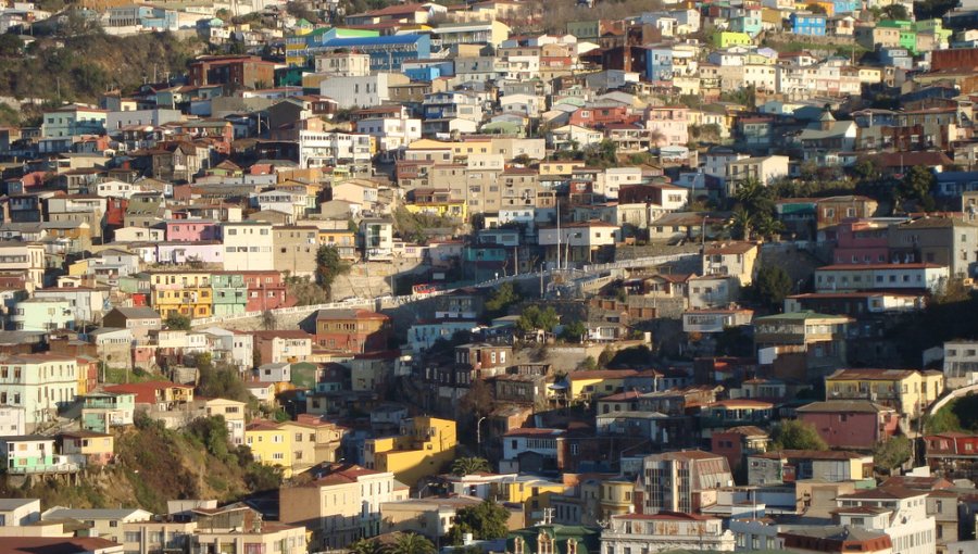 Inauguran obras de conectividad en cerro monjas de Valparaíso