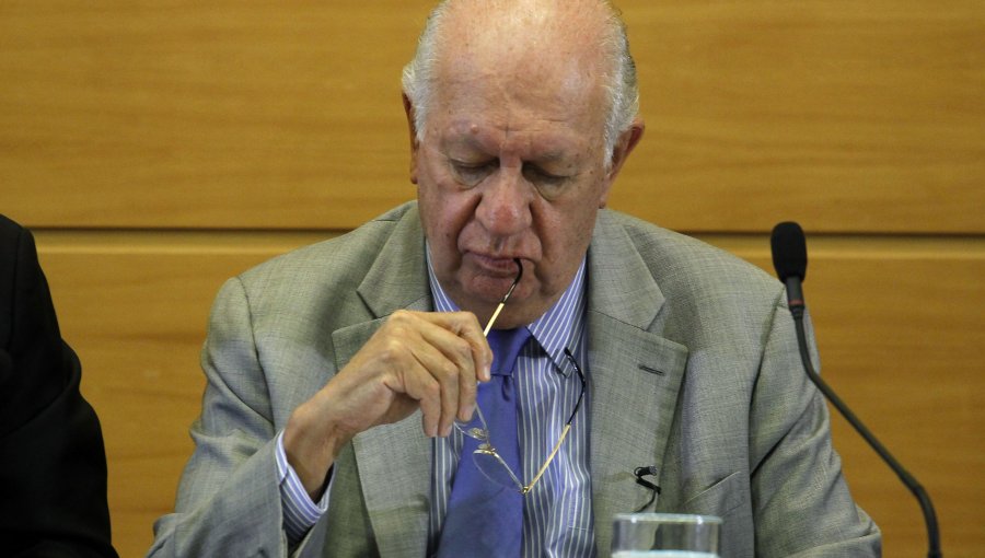 Ricardo Lagos no cree que deba existir incertidumbre sobre el cambio de gabinete