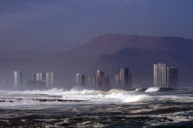 Armada emite alerta por fuertes marejadas entre regiones de Arica y Aysén