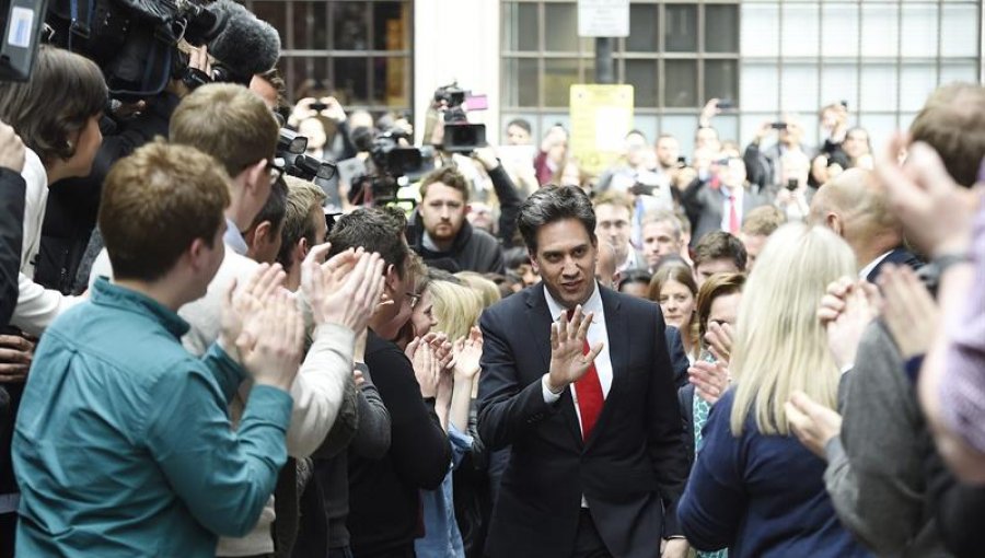 El líder laborista Ed Miliband dimite tras la derrota electoral