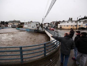 12 daminificados y 3 viviendas anegadas por fuertes lluvias en Punta Arenas