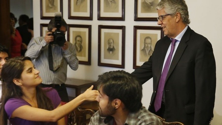 FECh afirma que permanencia de Eyzaguirre en Educación en una "mala señal"