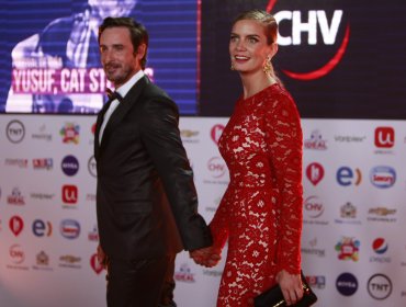 Javiera Acevedo muestra su anillo de matrimonio