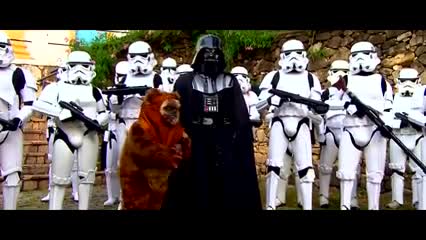 Video: Ciudadanos son perseguidos por soldados de Star Wars