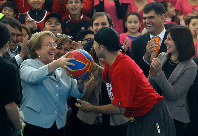 Presidenta Bachelet inauguró polideportivo en San Bernardo