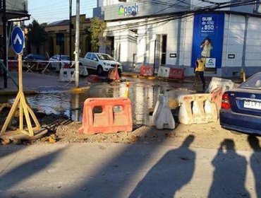 Quillota: Rotura de matriz tiene a ocho mil clientes sin agua potable