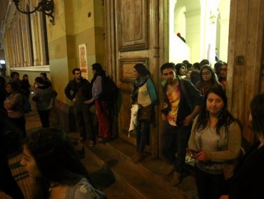 Estudiantes se toman Casa Central de la U. de Chile