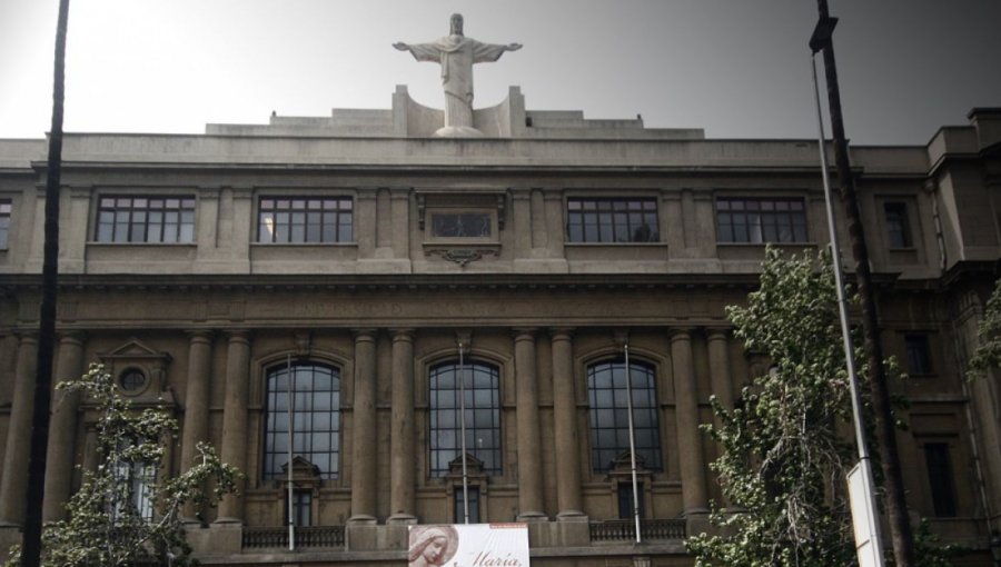 Insólito: Alumnos de la Universidad Católica fueron sorprendidos copiando por WhatsApp