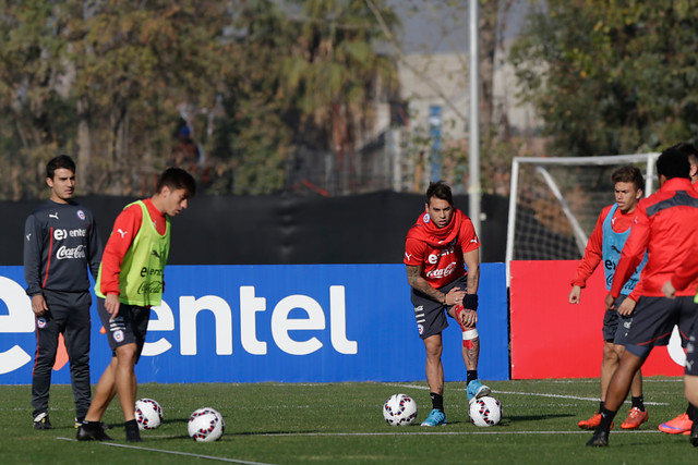 La "Roja" entrena en Quilín con Isla integrado y Vargas mejorando