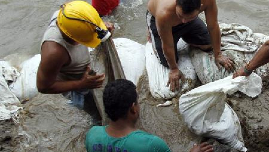 Rescatan primeros dos cuerpos de mineros colombianos atrapados en mina de oro