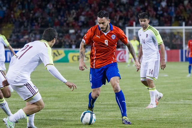 Mauricio Pinilla: "Hay una buena chance de darle un trofeo a Chile"