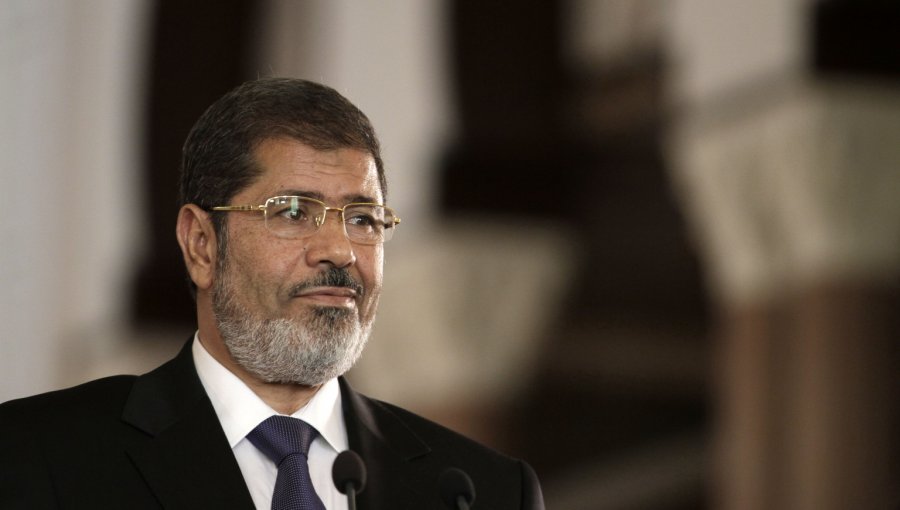 Egipto: Condenan a muerte al ex presidente Mohamed Mursi por fugarse de la cárcel