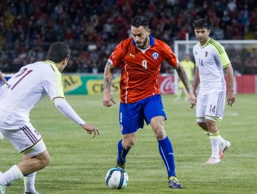 Mauricio Pinilla: "Hay una buena chance de darle un trofeo a Chile"