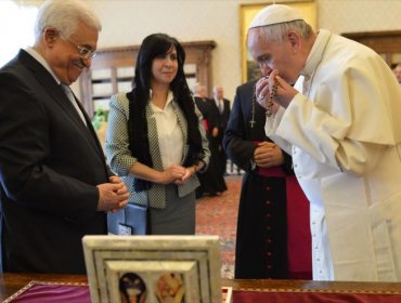 Papa Francisco trató de "ángel de paz" a Presidente palestino