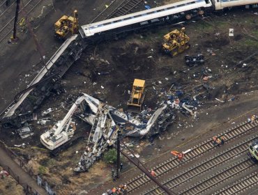 FBI investiga si el tren que descarriló en Filadelfia sufrió antes un impacto