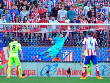 Prensa española asegura que Bravo fue un pilar en el título de Liga de Barcelona