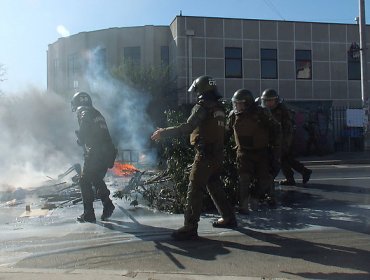 Protesta de estudiantes termina con cinco detenidos en el centro de Santiago