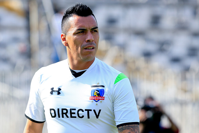 Esteban Paredes extendió su vínculo con Colo Colo por todo el 2016