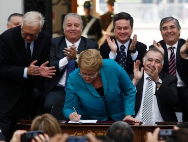 Presidenta Bachelet firma proyecto de ley de fortalecimiento de la gestión y profesionalización del personal municipal