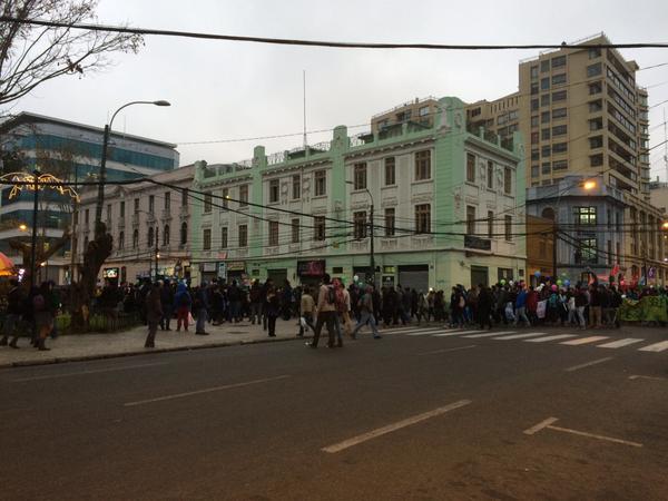 Con incidentes finaliza marcha en homenaje a estudiantes asesinados en Valparaíso