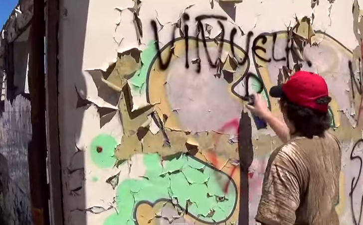 Video: Joven rapero lanza campaña para sacar a Viñuela de la televisión