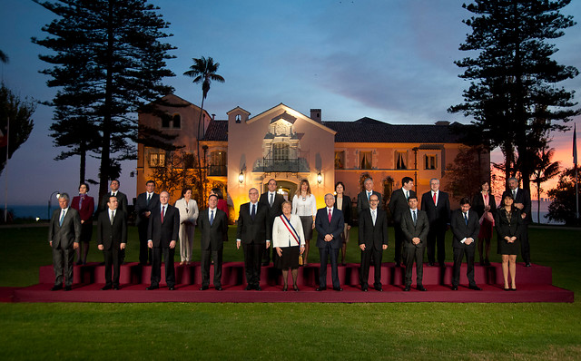 Presidenta participa de la fotografía oficial junto a su gabinete ministerial