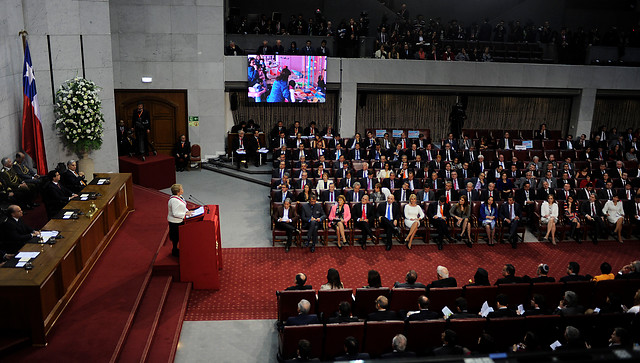 “No habrá trabajadores a honorarios en el Gobierno”, dijo la Mandataria