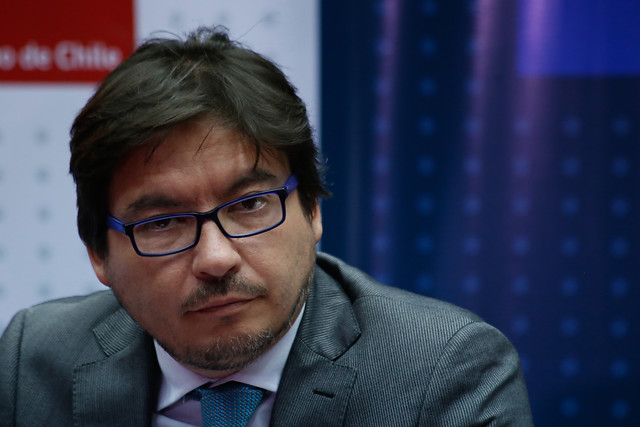 Ministro Barraza señala que deben enfatizarse más variables que midan la pobreza