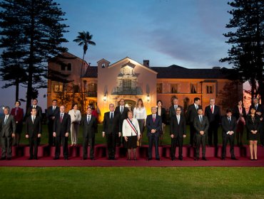 Presidenta participa de la fotografía oficial junto a su gabinete ministerial