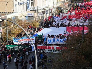 Organizaciones sociales se reúnen en Valparaíso para marchar