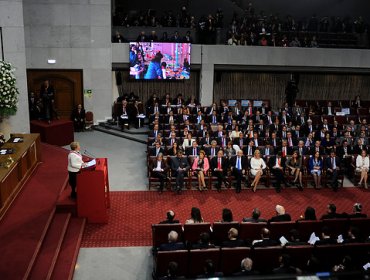 “No habrá trabajadores a honorarios en el Gobierno”, dijo la Mandataria